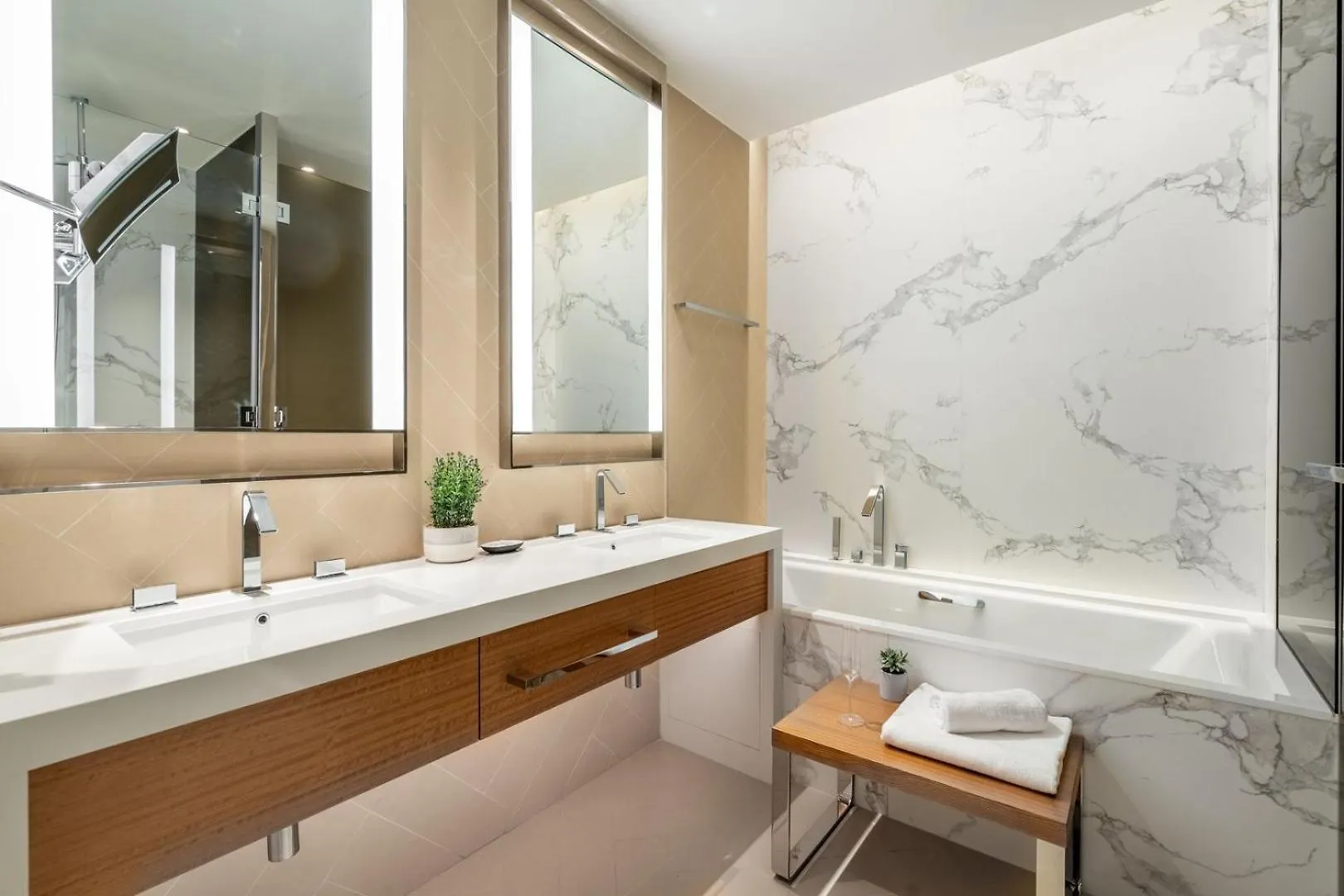 Guestready - High-Floor Elegance In Downtown Dubai Apartment